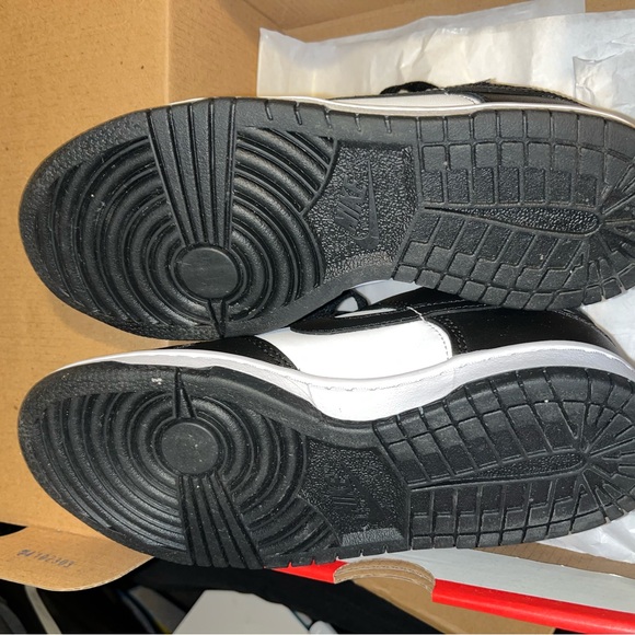 Nike Panda Dunks - Picture 2 of 5